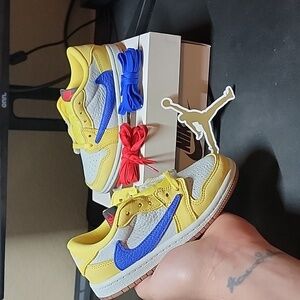 Jordan 1 low travis scott canary yellow